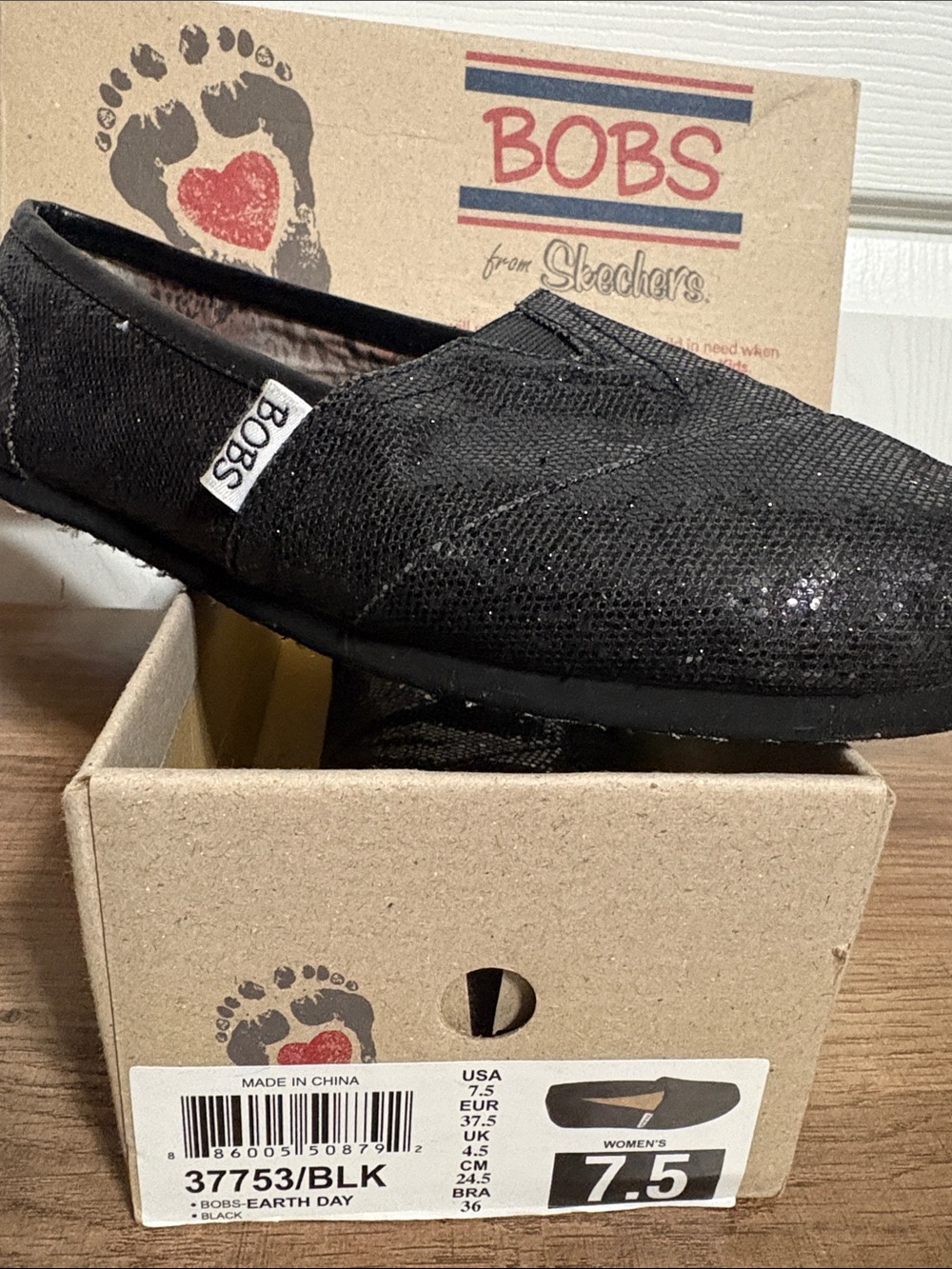 Skechers BOBS Women’s Black Slip-On Casual Shoe With Sparkles Size 7.5